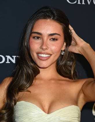 Pre-GRAMMY Gala 2026 Madison Beer arriving to the 2026 Pre-GRAMMY Gala held at the Beverly Hilton Hotel on January 31, 2026 in Beverly Hills, Ca. Beverly Hills Beverly Hilton Hotel California USA Copyright: xTammiexArroyox xAFF-USA.comx