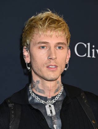 Pre-GRAMMY Gala 2026 MGK arriving to the 2026 Pre-GRAMMY Gala held at the Beverly Hilton Hotel on January 31, 2026 in Beverly Hills, Ca. Beverly Hills Beverly Hilton Hotel California USA Copyright: xTammiexArroyox xAFF-USA.comx