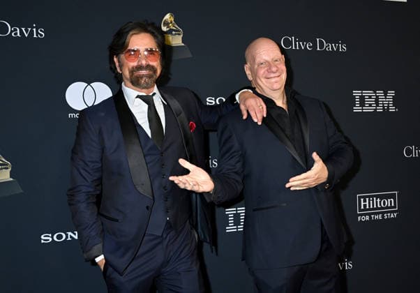 Pre-GRAMMY Gala 2026 John Stamos and Jeff Ross arriving to the 2026 Pre-GRAMMY Gala held at the Beverly Hilton Hotel on January 31, 2026 in Beverly Hills, Ca. Beverly Hills Beverly Hilton Hotel California USA Copyright: xTammiexArroyox xAFF-USA.comx