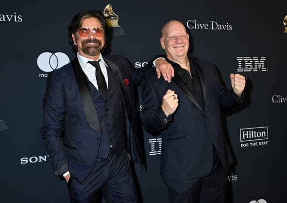 Pre-GRAMMY Gala 2026 John Stamos and Jeff Ross arriving to the 2026 Pre-GRAMMY Gala held at the Beverly Hilton Hotel on January 31, 2026 in Beverly Hills, Ca. Beverly Hills Beverly Hilton Hotel California USA Copyright: xTammiexArroyox xAFF-USA.comx