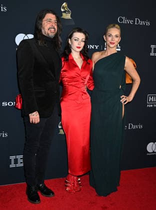 Pre-GRAMMY Gala 2026 Dave Grohl, Violet Grohl and Jordyn Blum arriving to the 2026 Pre-GRAMMY Gala held at the Beverly Hilton Hotel on January 31, 2026 in Beverly Hills, Ca. Beverly Hills Beverly Hilton Hotel California USA Copyright: xTammiexArroyox xAFF-USA.comx
