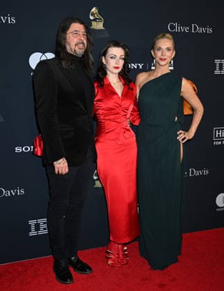 Pre-GRAMMY Gala 2026 Dave Grohl, Violet Grohl and Jordyn Blum arriving to the 2026 Pre-GRAMMY Gala held at the Beverly Hilton Hotel on January 31, 2026 in Beverly Hills, Ca. Beverly Hills Beverly Hilton Hotel California USA Copyright: xTammiexArroyox xAFF-USA.comx