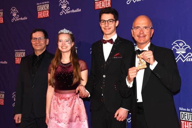 Laudator Moritz Netenjakob Autor Kabarettist Christoph Maria Herbst Schauspieler Karl Valentin Orden Preistraeger 2026 mit Narrhalla Jugendprinzenparr Jonathan I. Sara I. Muenchen 31.01.2026 Deutsches Theater Grossen Narrhalla Ball SoirÃ e Muenchner Leben mit Verleihung des Karl-Valentin-Ordens 2026 an Christoph Maria Herbst Schauspieler Foto Muenchen