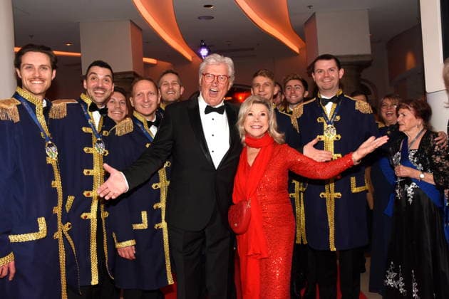 Michael Marianne Hartl Jodler Duo mit Narrhalla Fahnenregiment Spalier Muenchen 31.01.2026 Deutsches Theater Grossen Narrhalla Ball SoirÃ e Muenchner Leben mit Verleihung des Karl-Valentin-Ordens 2026 an Christoph Maria Herbst Schauspieler Foto Muenchen