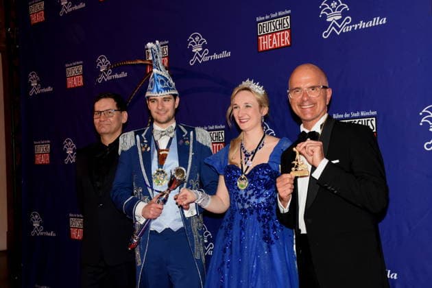 Laudator Moritz Netenjakob Autor Kabarettist Christoph Maria Herbst Schauspieler Karl Valentin Orden Preistraeger 2026 mit Narrhalla Prinzenpaaer Prinz Stephan I. Prinzessin Samantha I. Muenchen 31.01.2026 Deutsches Theater Grossen Narrhalla Ball SoirÃ e Muenchner Leben mit Verleihung des Karl-Valentin-Ordens 2026 an Christoph Maria Herbst Schauspieler Foto Muenchen