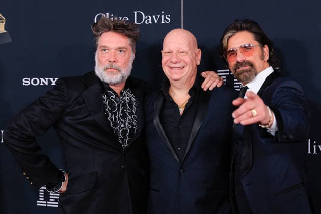 January 31, 2026, Beverly Hills, California, USA: (L-R) Rufus Wainwright, Jeffrey Ross and John Stamos at the 2026 Pre-Grammy Gala on Saturday January 31, 2026 at The Beverly Hilton in Beverly Hills, California. JAVIER ROJAS PI Beverly Hills USA - ZUMAp124 20260131_zaa_p124_076 Copyright: xJavierxRojasx