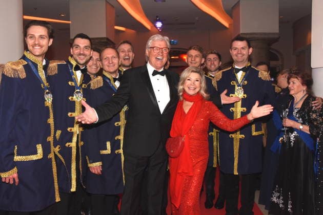 Michael Marianne Hartl Jodler Duo mit Narrhalla Fahnenregiment Spalier Muenchen 31.01.2026 Deutsches Theater Grossen Narrhalla Ball SoirÃ e Muenchner Leben mit Verleihung des Karl-Valentin-Ordens 2026 an Christoph Maria Herbst Schauspieler Foto Muenchen