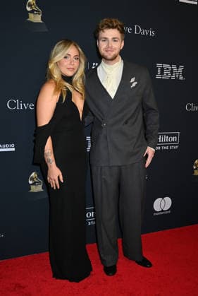 Pre-GRAMMY Gala 2026 Kouvr Annon and Alex Warren arriving to the 2026 Pre-GRAMMY Gala held at the Beverly Hilton Hotel on January 31, 2026 in Beverly Hills, Ca. Beverly Hills Beverly Hilton Hotel California USA Copyright: xTammiexArroyox xAFF-USA.comx