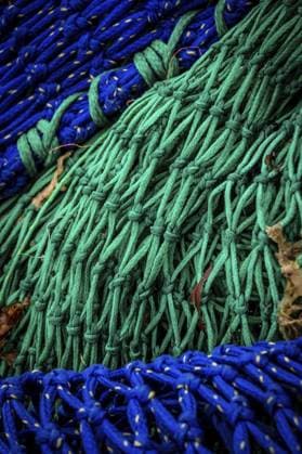Blaue und grüne Fischernetze im Hafen Blue and green fishing nets in the port Copyright: imageBROKER PawelxOpaska ibxiqx16102259.jpg