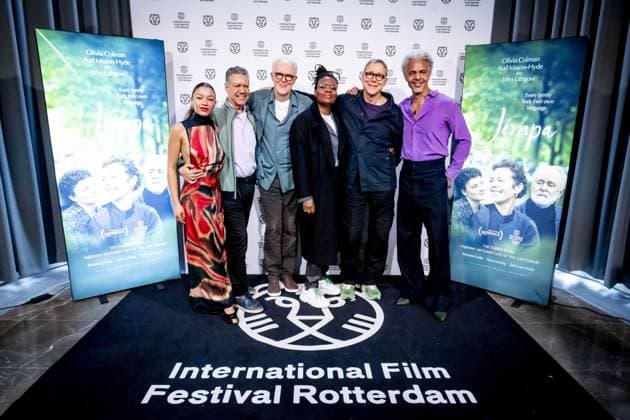 ROTTERDAM - Group photo of the cast of Jimpa, prior to the Dutch premiere at the Rotterdam Theatre. The drama, partly filmed in Amsterdam, premiered at the International Film Festival Rotterdam (IFFR). ROBIN UTRECHT ANP netherlands out - belgium out  Copyright: xx x549334063x originalFilename: 549334063.jpg