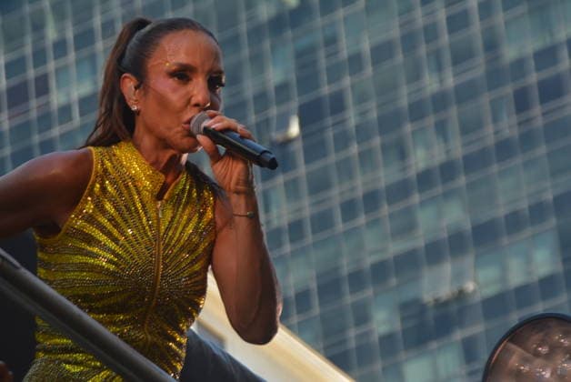 RECORD DATE NOT STATED Ivete Sangalo s Seraqabre block in Rio de Janeiro Rio de Janeiro, RJ. 01 02 2026 - Seraqabre Ivete Sangalo Centro RJ - The highly anticipated pre-Carnival bloco, Seraqabre, featuring singer Ivete Sangalo, debuts this Sunday morning, February 1st, on the Preta Gil circuit on Rua Primeiro de Marco in downtown Rio de Janeiro. The event, open to the public, draws thousands of revelers. (Foto: Fausto Maia Thenews2 imago images) Ivete Sangalo s Seraqabre block in Rio de Janeiro  Copyright: xFaustoxMaiax