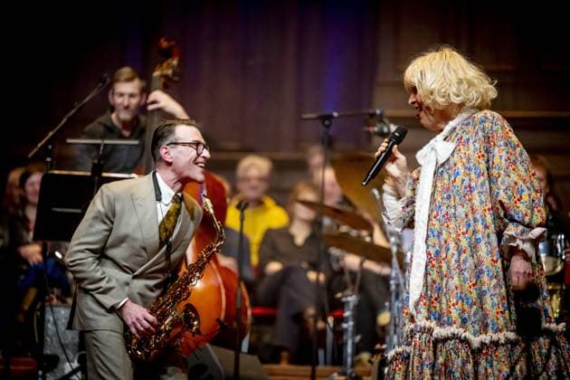 AMSTERDAM Paul Haenen on stage with Benjamin Herman during an anniversary gala at the Concertgebouw. Haenen celebrated the fiftieth birthday of his alter ego, Margreet Dolman. ROBIN UTRECHT ANP netherlands out - belgium out  Copyright: xx x549376394x originalFilename: 549376394.jpg