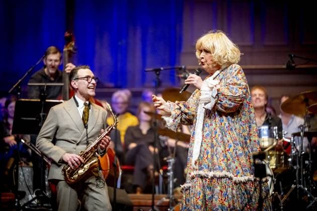 AMSTERDAM Paul Haenen on stage with Benjamin Herman during an anniversary gala at the Concertgebouw. Haenen celebrated the fiftieth birthday of his alter ego, Margreet Dolman. ROBIN UTRECHT ANP netherlands out - belgium out  Copyright: xx x549376410x originalFilename: 549376410.jpg