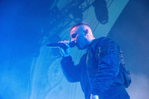 Leipzig, Haus Auensee: Der Hamburger Rapper Disarstar (bürgerlich Gerrit Falius) spielt ein ausverkauftes Konzert vor rund 3.200 Zuschauerinnen und Zuschauern energiegeladene Live-Performance mit Publikum im Haus Auensee Disarstar Leipzig