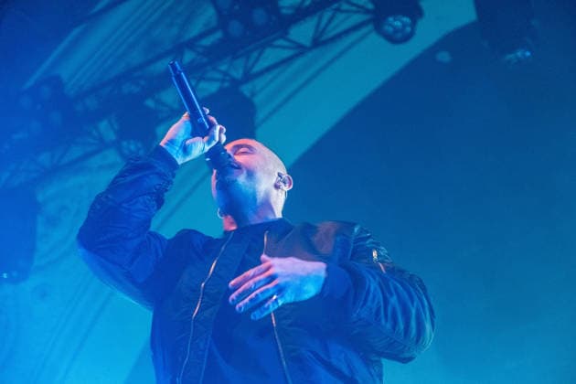Leipzig, Haus Auensee: Der Hamburger Rapper Disarstar (bürgerlich Gerrit Falius) spielt ein ausverkauftes Konzert vor rund 3.200 Zuschauerinnen und Zuschauern energiegeladene Live-Performance mit Publikum im Haus Auensee Disarstar Leipzig