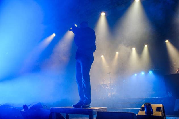 Leipzig, Haus Auensee: Der Hamburger Rapper Disarstar (bürgerlich Gerrit Falius) spielt ein ausverkauftes Konzert vor rund 3.200 Zuschauerinnen und Zuschauern energiegeladene Live-Performance mit Publikum im Haus Auensee Disarstar Leipzig