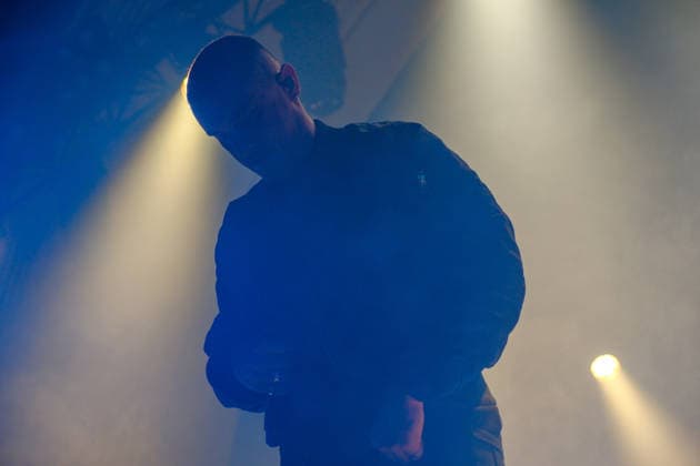 Leipzig, Haus Auensee: Der Hamburger Rapper Disarstar (bürgerlich Gerrit Falius) spielt ein ausverkauftes Konzert vor rund 3.200 Zuschauerinnen und Zuschauern energiegeladene Live-Performance mit Publikum im Haus Auensee Disarstar Leipzig