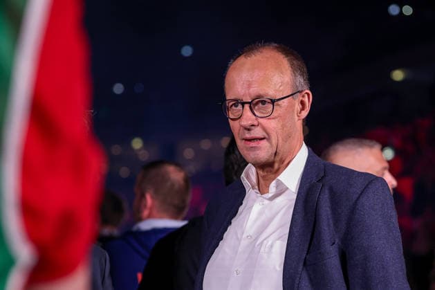 01.02.2026, Handball, Men s EHF EURO 2026, Deutschland - Dänemark, Jyske Bank Boxen in Herning, Final: Der deutsche Bundeskanzler Friedrich Merz (Kanzler Politik Politiker CDU) blickt nach Vorne Dänemark