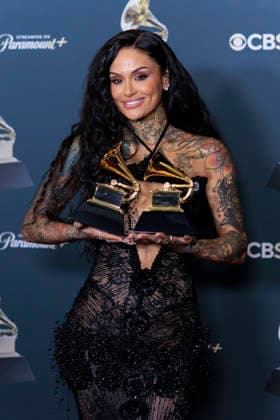 February 1, 2026, Los Angeles, California, USA: KEHLANI shows off her awards at the 68th Annual Grammy Awards press room on Sunday at Crypto.com Arena in Los Angeles. Los Angeles USA - ZUMAp124 20260201_zaa_p124_025 Copyright: xArianaxRuizx