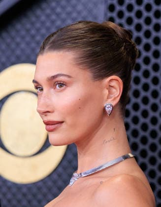 February 1, 2026, Los Angeles, California, USA: Hailey Bieber on the red carpet of the 68th Annual Grammy Awards on Sunday February 1, 2026 at Crypto.com Arena in Los Angeles, California. JAVIER ROJAS PI Los Angeles USA - ZUMAp124 20260201_zaa_p124_316 Copyright: xJavierxRojasx