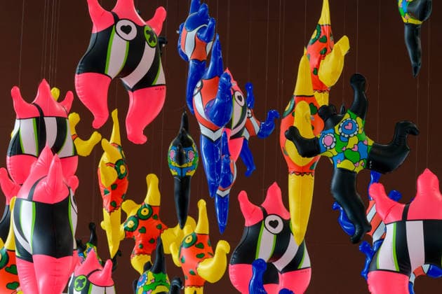 Kunst Malerei Plasik 31.01.2026 Hannover Sprengel Museum Kunstausstellung Niki de Saint Phalle, Yayoi Kusama und Takashi Murakami Love you for infinity Merchendise Niki de Saint Phalle - Nanas Hannover Sprengel Museum Niedersachsen GER