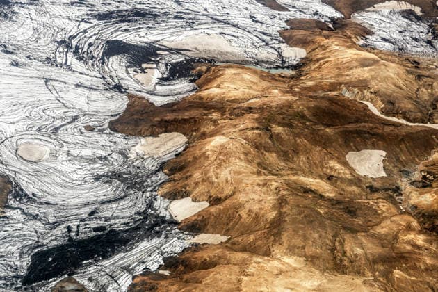 Luftaufnahme des Randes des Torfajokull-Gletschersystems und des Naturschutzgebiets Fjallabak aerial view of the edge of the Torfajokull Glacier system and the Fjallabak Nature Reserve in the Highlands of Iceland (License=RF) Copyright: xZoonar.com NandoxLardix 24558570