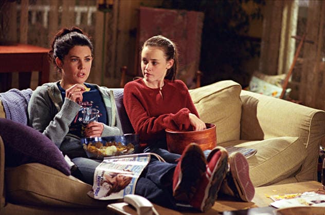 RECORD DATE NOT STATED Gilmore Girls Episode: It Should ve Been Lorelai Lauren Graham, Alexis Bledel February 12, 2002 Photo by Ron Batzdorff EDITORIAL USE ONLY  Copyright: x