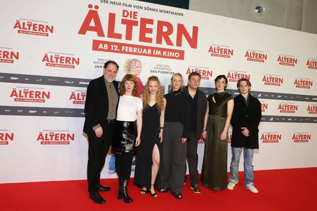 Premiere Die Älteren im Kinopolis HafenCity in HH Thomas Loibl, Sarah Bauerett, Kya Celina Barucki, Anna Schudt, Sebastian Bezzel, Judith Bohle, Philip Mueller Premiere Die Älteren im Kinopolis HafenCity in Hamburg 02.02.2026 *** Premiere Die Älteren at Kinopolis HafenCity in HH Thomas Loibl, Sarah Bauerett, Kya Celina Barucki, Anna Schudt, Sebastian Bezzel, Judith Bohle, Philip Mueller Premiere Die Älteren at Kinopolis HafenCity in Hamburg 02 02 2026 Copyright: xEventpressxBecherx