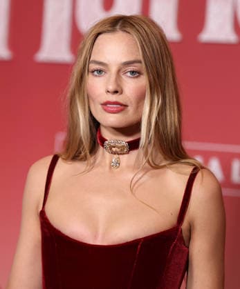 Hurlevent Photocall Margot Robbie attends the Hurlevent Photocall at Le Grand Rex on February 02, 2026 in Paris, France.  Copyright: xDFYx