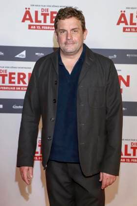 Die Älteren Premiere in Hamburg Sebastian Bezzel Schauspieler auf dem roten Teppich bei der Kino Film Premiere Â Die AelterenÂ im Kinopolis HafenCity in Hamburg am 02.02.2026 Hamburg Germany