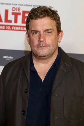 Die Älteren Premiere in Hamburg Sebastian Bezzel Schauspieler auf dem roten Teppich bei der Kino Film Premiere Â Die AelterenÂ im Kinopolis HafenCity in Hamburg am 02.02.2026 Hamburg Germany