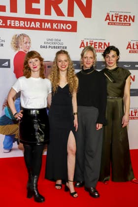 Die Älteren Premiere in Hamburg Sarah Bauerett, Kya Celina Barucki, Anna Schudt, Judith Bohle auf dem roten Teppich bei der Kino Film Premiere Â Die AelterenÂ im Kinopolis HafenCity in Hamburg am 02.02.2026 Hamburg Germany