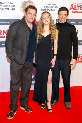 Die Älteren Premiere in Hamburg Sebastian Bezzel, Kya Celina Barucki, Oliver Berben auf dem roten Teppich bei der Kino Film Premiere Â Die AelterenÂ im Kinopolis HafenCity in Hamburg am 02.02.2026 Hamburg Germany