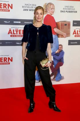 Die Älteren Premiere in Hamburg Julia Stinshoff Schauspielerin auf dem roten Teppich bei der Kino Film Premiere Â Die AelterenÂ im Kinopolis HafenCity in Hamburg am 02.02.2026 Hamburg Germany