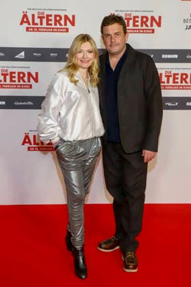 Die Älteren Premiere in Hamburg Johanna Christine Gehlen, Sebastian Bezzel Ehepaar Schauspieler auf dem roten Teppich bei der Kino Film Premiere Â Die AelterenÂ im Kinopolis HafenCity in Hamburg am 02.02.2026 Hamburg Germany