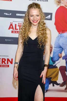Die Älteren Premiere in Hamburg Kya Celina Barucki auf dem roten Teppich bei der Kino Film Premiere Â Die AelterenÂ im Kinopolis HafenCity in Hamburg am 02.02.2026 Hamburg Germany
