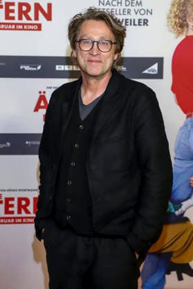 Die Älteren Premiere in Hamburg Jan Weiler auf dem roten Teppich bei der Kino Film Premiere Â Die AelterenÂ im Kinopolis HafenCity in Hamburg am 02.02.2026 Hamburg Germany