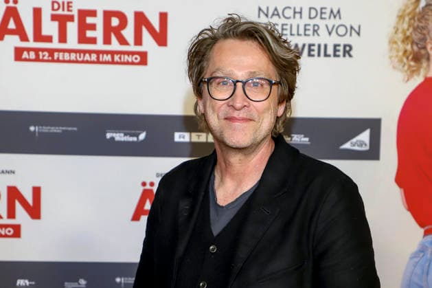 Die Älteren Premiere in Hamburg Jan Weiler auf dem roten Teppich bei der Kino Film Premiere Â Die AelterenÂ im Kinopolis HafenCity in Hamburg am 02.02.2026 Hamburg Germany