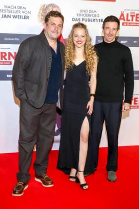 Die Älteren Premiere in Hamburg Sebastian Bezzel, Kya Celina Barucki, Oliver Berben auf dem roten Teppich bei der Kino Film Premiere Â Die AelterenÂ im Kinopolis HafenCity in Hamburg am 02.02.2026 Hamburg Germany