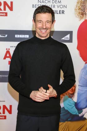 Die Älteren Premiere in Hamburg Oliver Berben Produzent auf dem roten Teppich bei der Kino Film Premiere Â Die AelterenÂ im Kinopolis HafenCity in Hamburg am 02.02.2026 Hamburg Germany