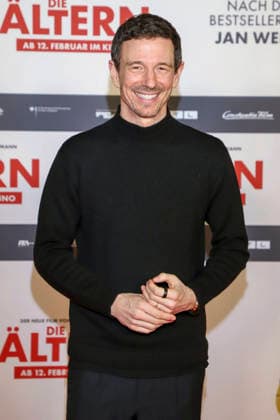 Die Älteren Premiere in Hamburg Oliver Berben Produzent auf dem roten Teppich bei der Kino Film Premiere Â Die AelterenÂ im Kinopolis HafenCity in Hamburg am 02.02.2026 Hamburg Germany