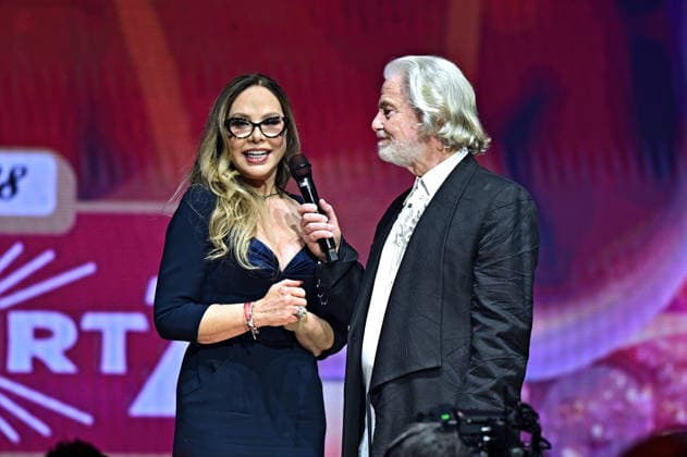 25. Lambertz Monday Night Hermann Bühlbecker mit Ornella Muti anläßlich der 25. Lambertz Monday Night am 02.02.2026 in in den MMC Filmstudios Köln. 20260202MWI106859
