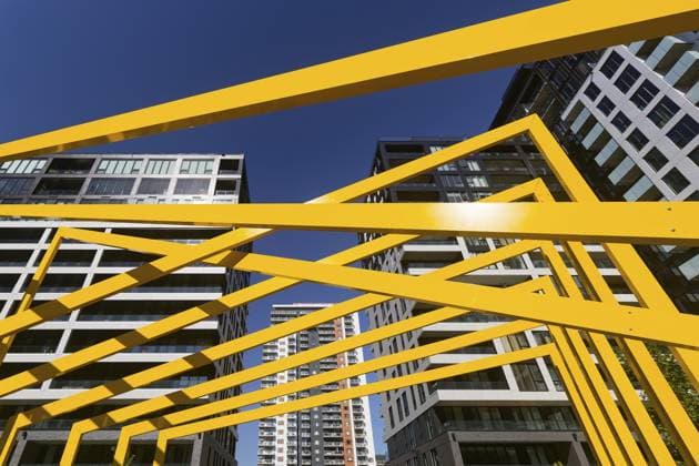 Creative Highlights World Architektonisches Kunstwerk zwischen modernen Gebäuden, Brossard, Provinz Quebec, Kanada Architectural artwork between modern buildings, Brossard, Province of Quebec, Canada Copyright: imageBROKER GuentherxSchwermer iblgsc16275181.jpg