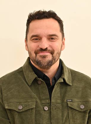 Apple TV Press Day Jake Johnson arriving to Apple TV Press Day at Barker Hanger on February 03, 2026 in Santa Monica, CA. Santa Monica Barker Hanger California USA Copyright: xLISAxOConnor AFF-USA.comx