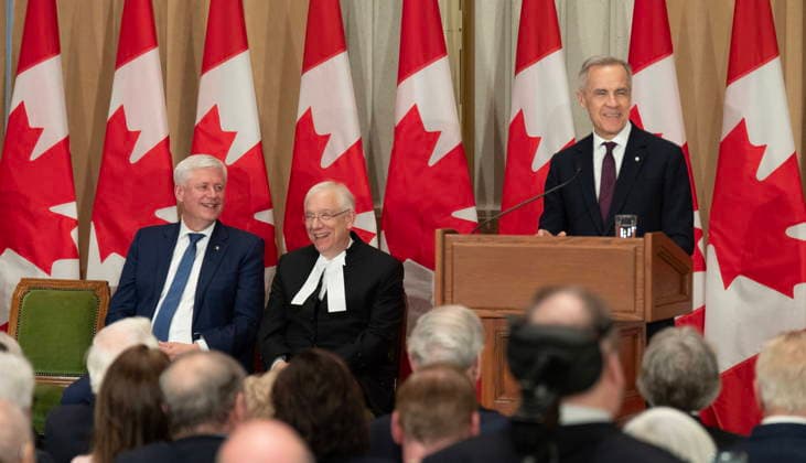 February 3, 2026, Ottawa, On, Canada: Speaker of the House of Commons Francis Scarpaleggia, centre, and former prime minister Stephen Harper laugh as they listen to Prime Minister Mark Carney speak during a ceremony for Harper s official portrait unveiling in Ottawa, on Tuesday, Feb 3, 2026. Ottawa Canada  - ZUMAc35_ 20260203_zaf_c35_085 Copyright: xAdrianxWyldx