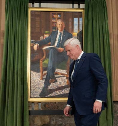 February 3, 2026, Ottawa, On, Canada: Former prime minister Stephen Harper walks past his official portrait as he makes his way to the podium during a ceremony in Ottawa, on Tuesday, Feb 3, 2026. Ottawa Canada  - ZUMAc35_ 20260203_zaf_c35_087 Copyright: xAdrianxWyldx