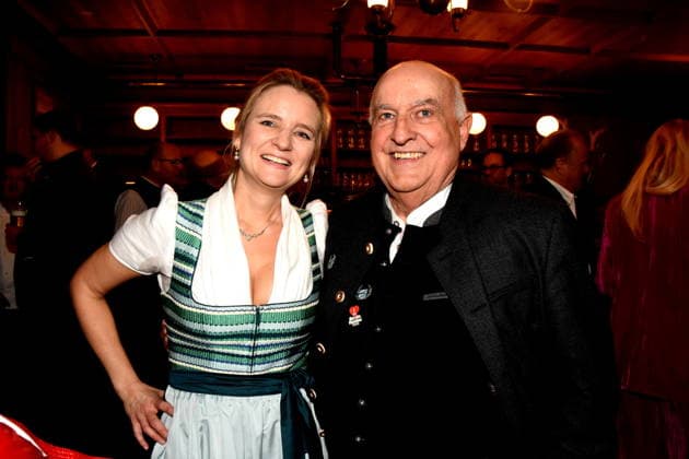 Raphael Maier Iberlbuehne Intendantin Dr Axel Munz Angermaier Tracht Muenchen 03.02.2026 Augustiner Stammhaus Iberl Buehne Premiere Weiberwirtschaft Foto Muenchen