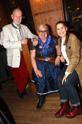 Sepp Schauer Schauspieler Bettina von Haken Schauspielerin Corinna Binzer Schauspielerin Muenchen 03.02.2026 Augustiner Stammhaus Iberl Buehne Premiere Weiberwirtschaft Foto Muenchen