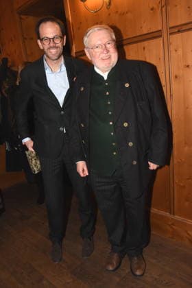 Markus Achter Anselm Bilgri Unternehmensberater Muenchen 03.02.2026 Augustiner Stammhaus Iberl Buehne Premiere Weiberwirtschaft Foto Muenchen