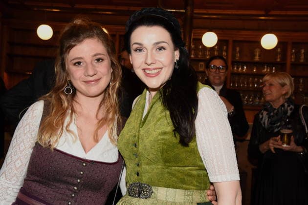 Sophie Reiml Schauspielerin Anita Eichhorn Schauspielerin Muenchen 03.02.2026 Augustiner Stammhaus Iberl Buehne Premiere Weiberwirtschaft Foto Muenchen